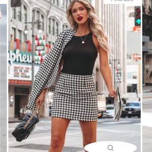 Beautiful houndstooth mini skirt